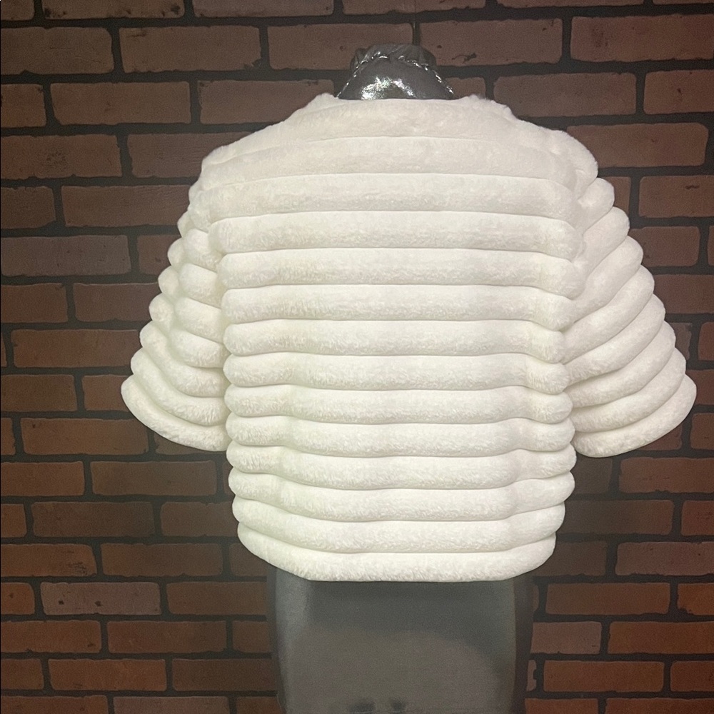 Elegant White Faux Fur Jacket - Picture 2 of 5